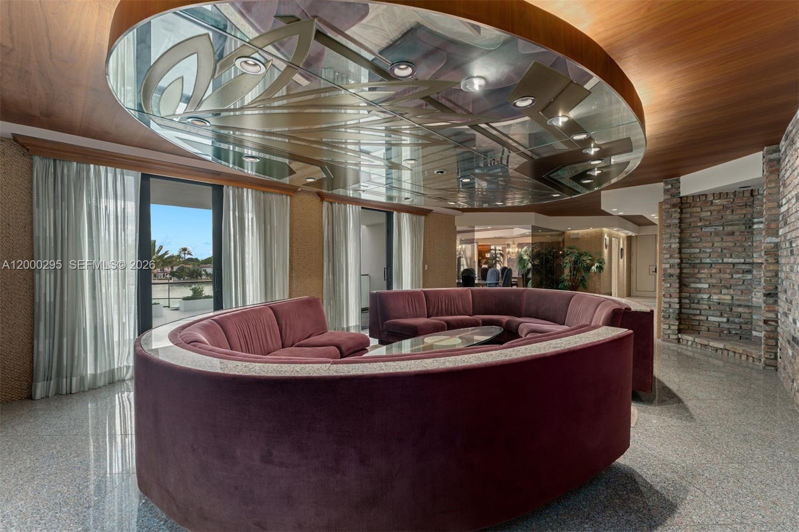 5500 Collins Ave # 304