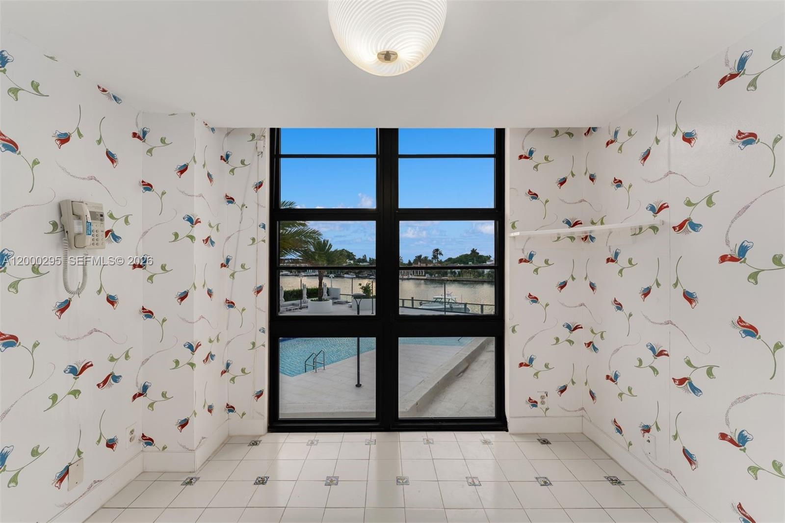 5500 Collins Ave # 304