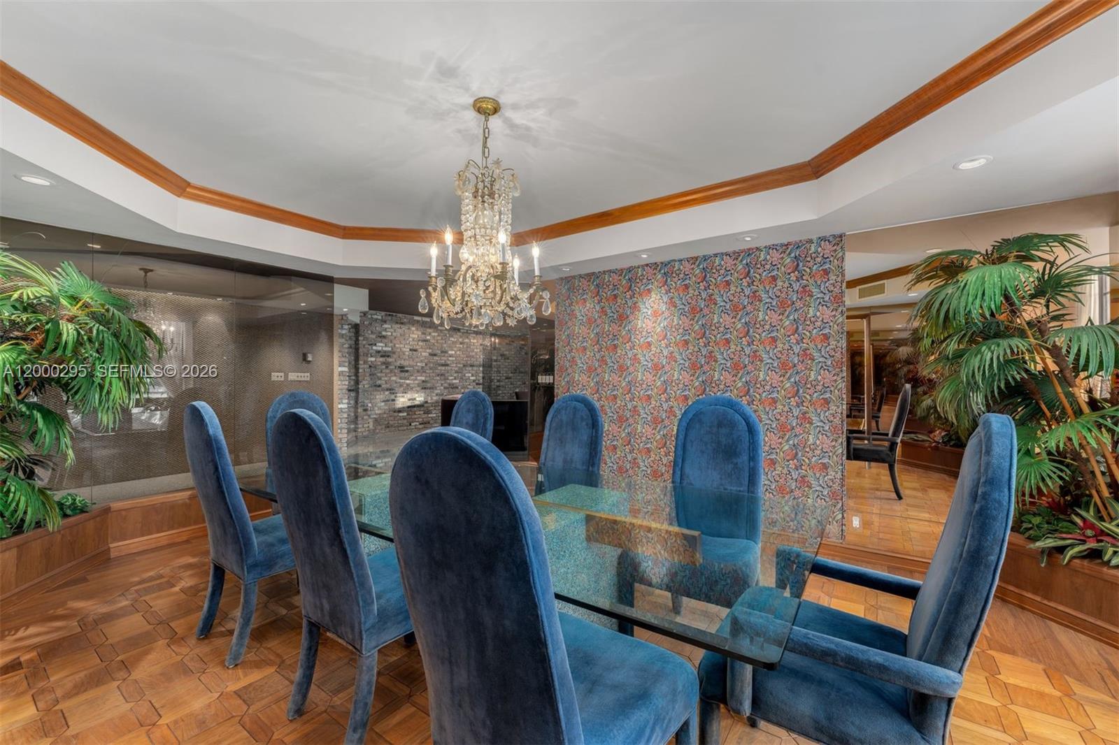 5500 Collins Ave # 304