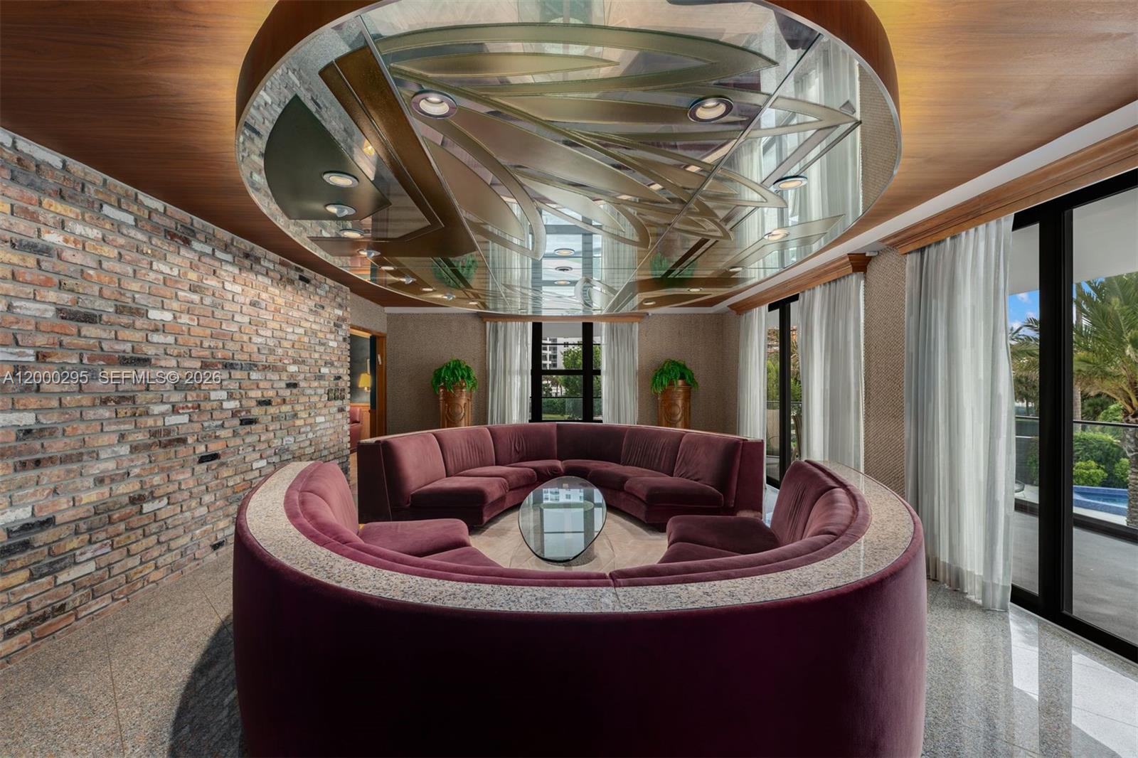 5500 Collins Ave # 304