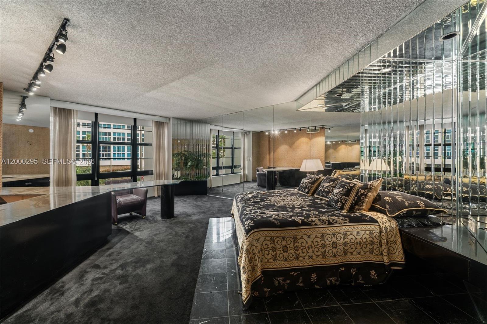 5500 Collins Ave # 304