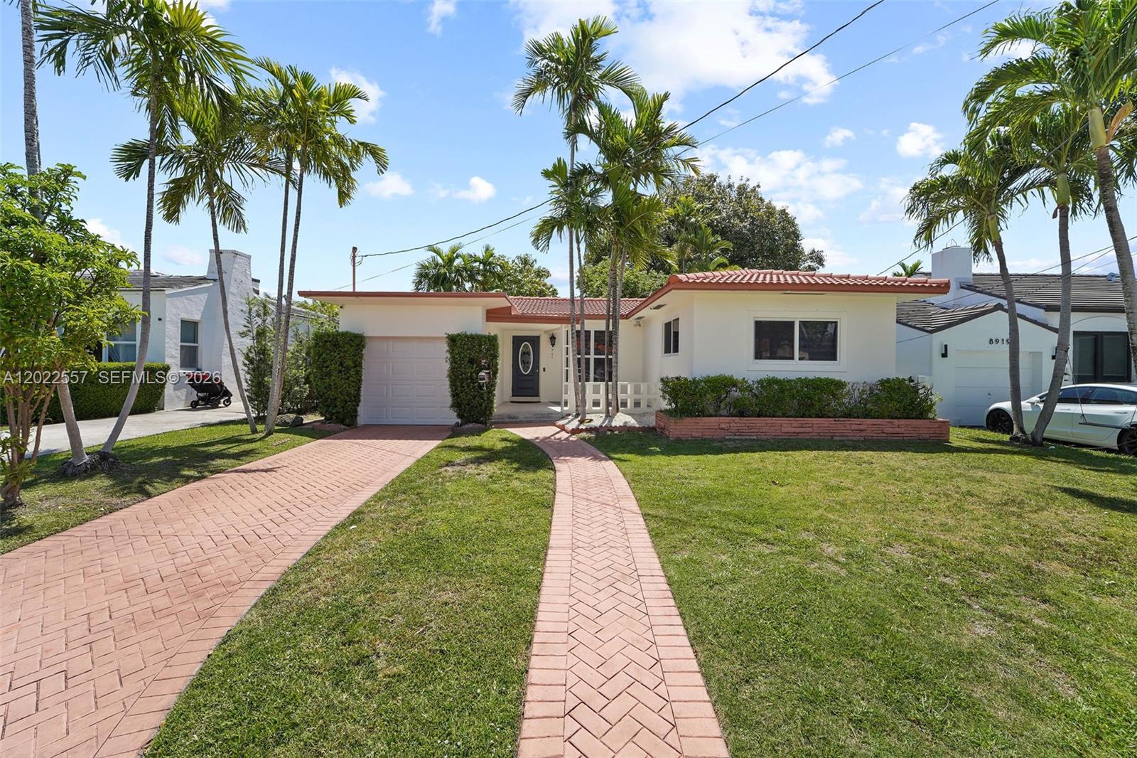 8927 Carlyle Ave