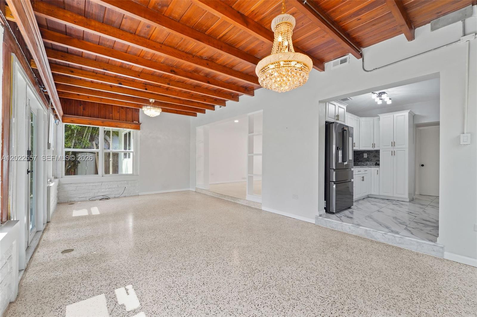 8927 Carlyle Ave