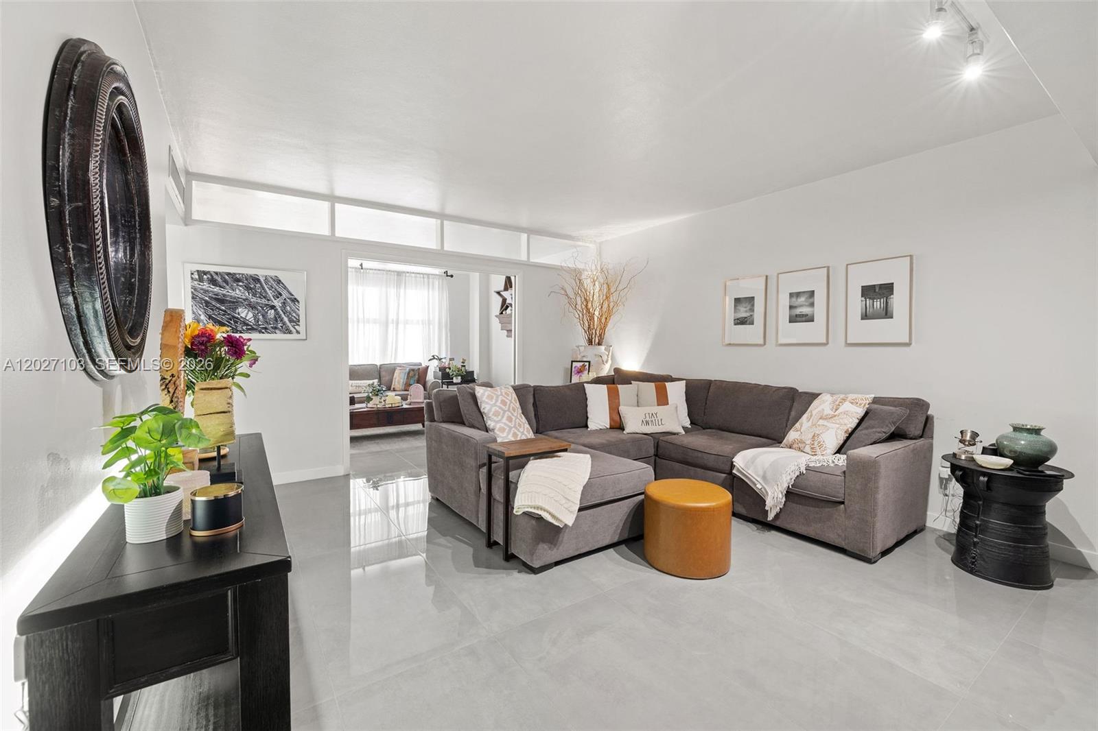 5001 Collins Ave # 1E