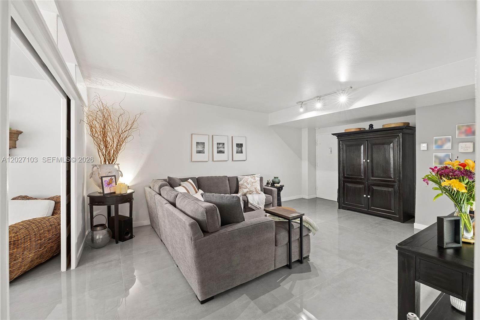 5001 Collins Ave # 1E