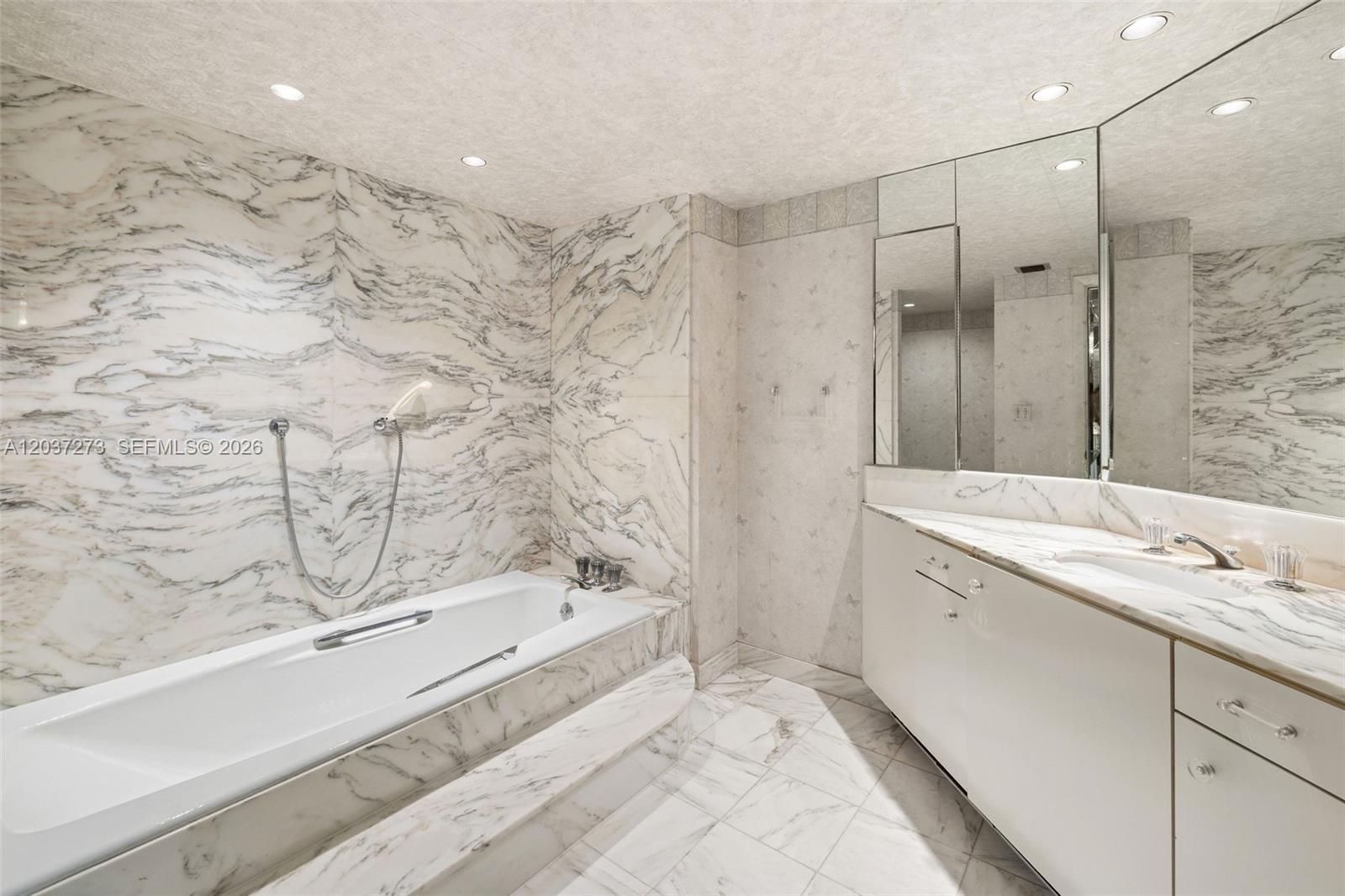 5500 Collins Ave # 1401