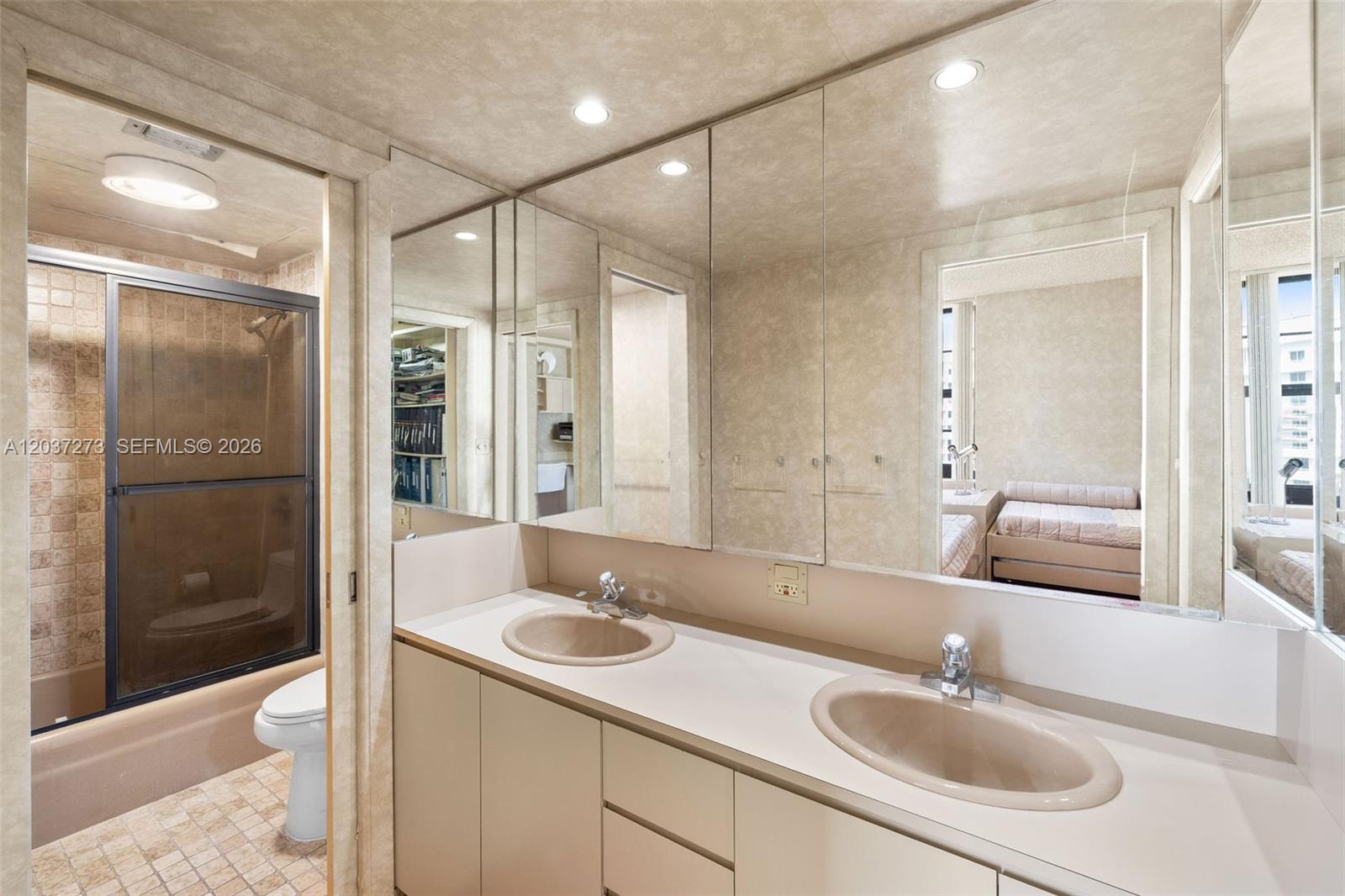 5500 Collins Ave # 1401
