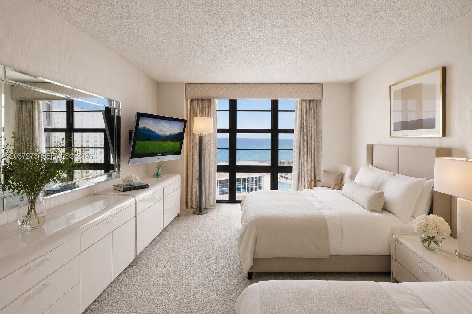 5500 Collins Ave # 1401