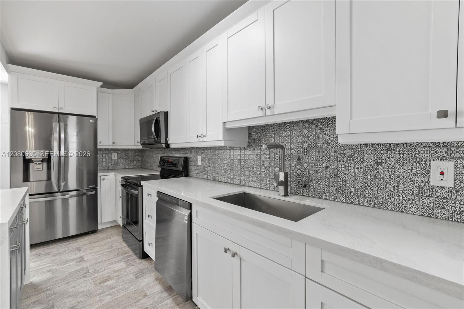 1340 Lincoln Rd # 208