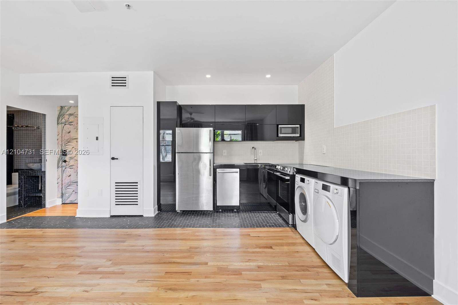 1521 Lenox Ave # 206