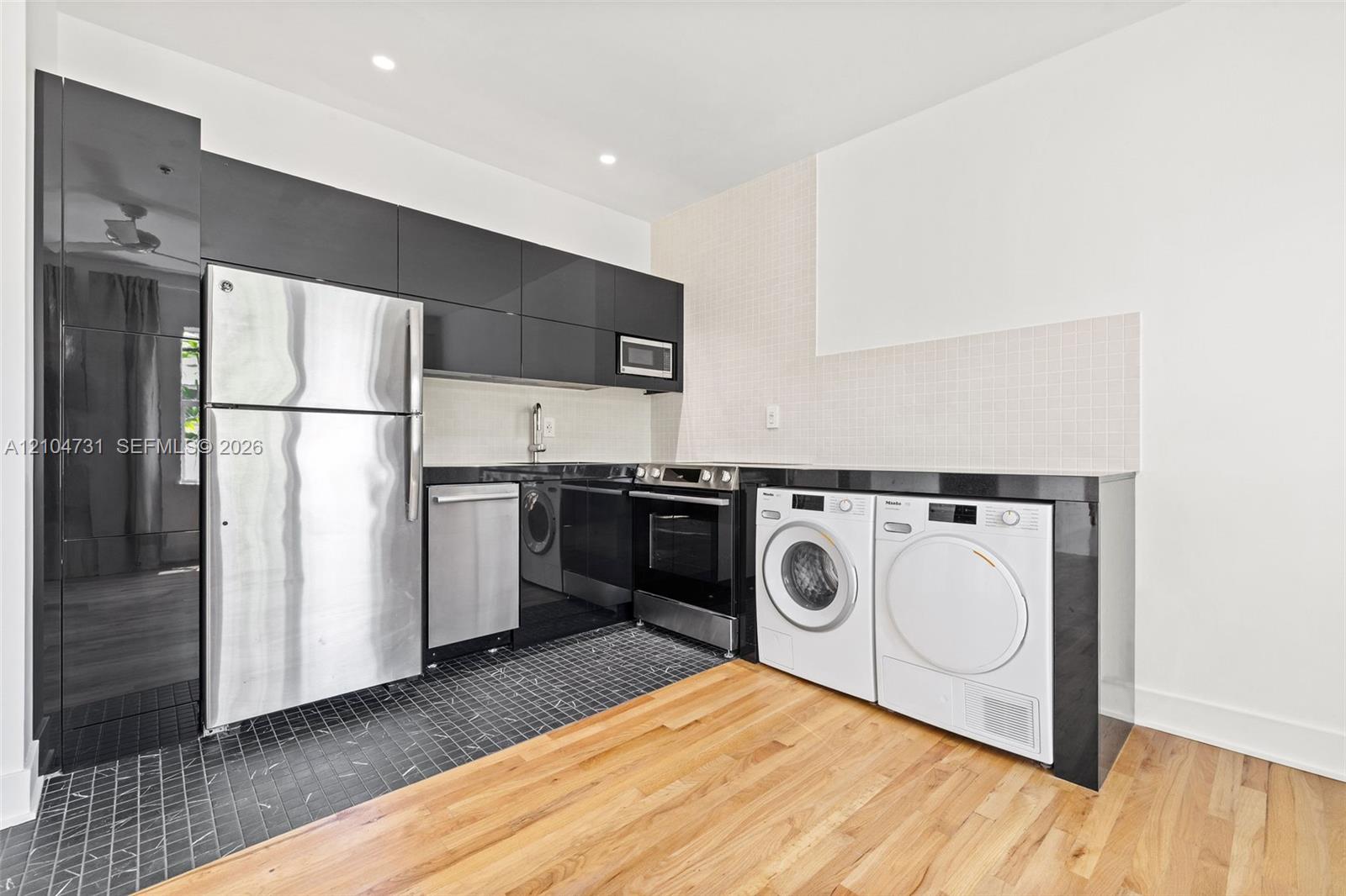1521 Lenox Ave # 206