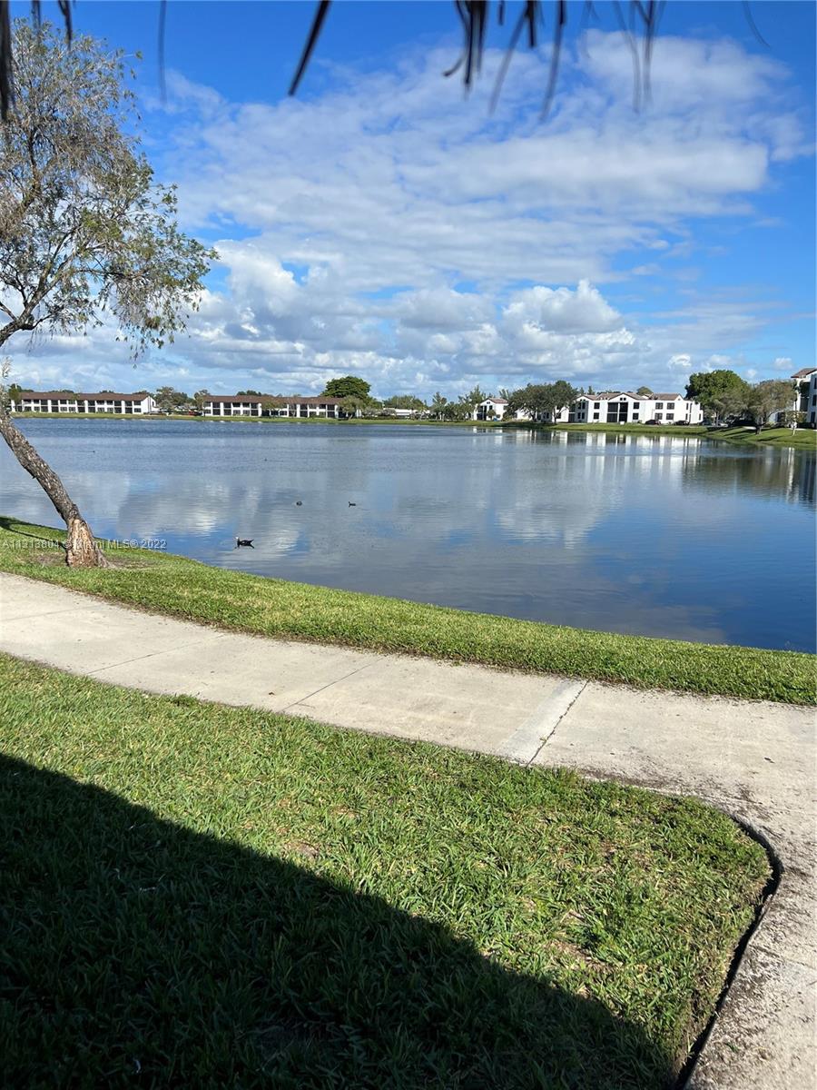 212 Lake Pointe Dr Unit: 308