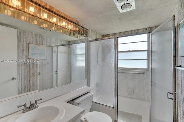 2018 N Farnham  N Unit: 2018