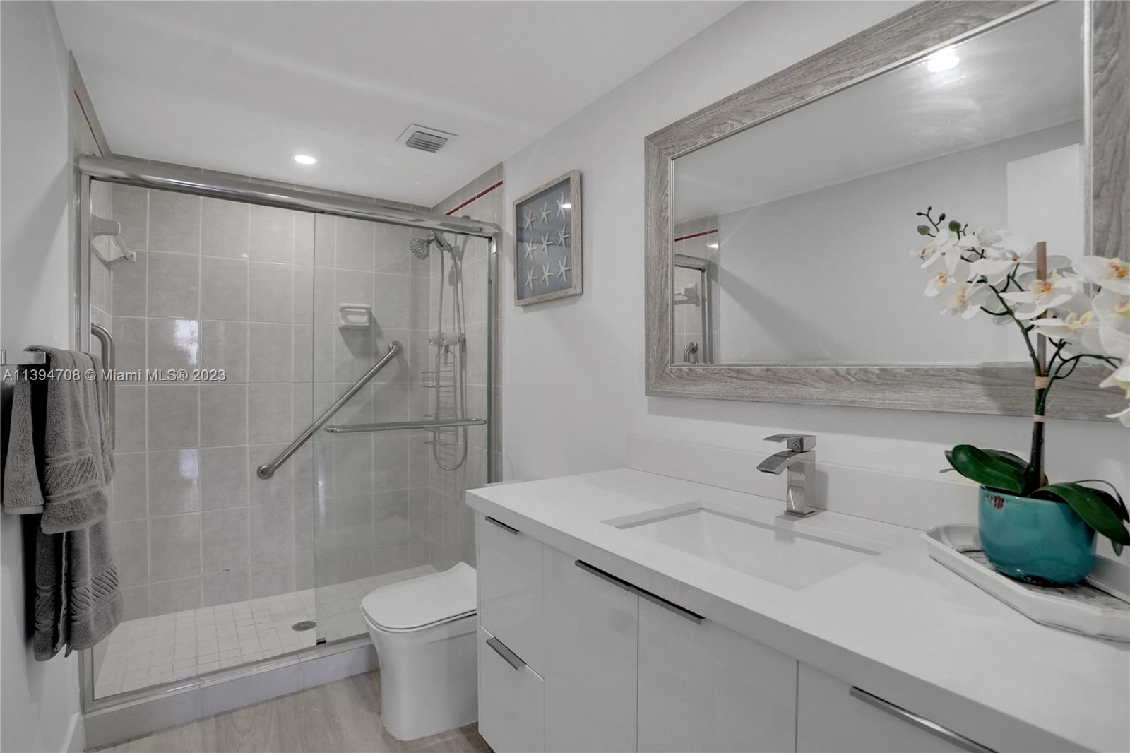 1985 S Ocean Dr Unit: 17J