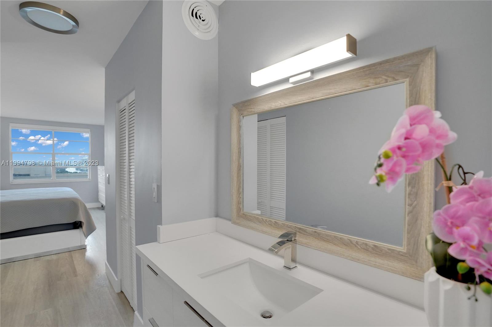 1985 S Ocean Dr Unit: 17J