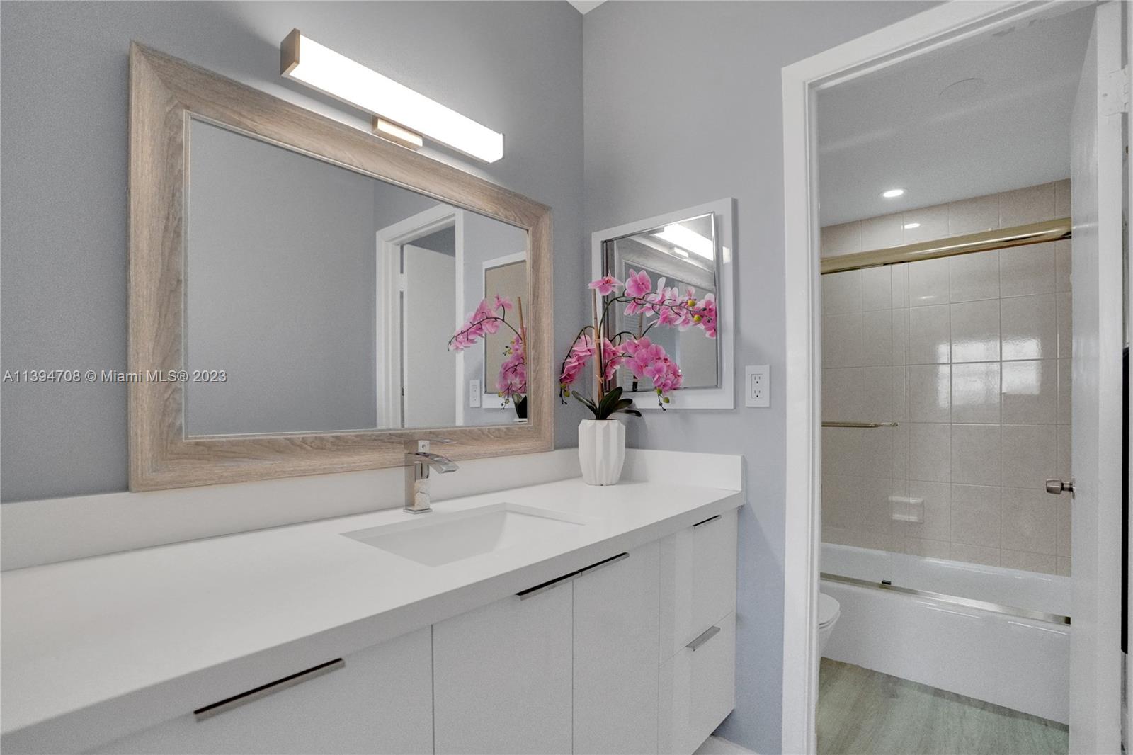 1985 S Ocean Dr Unit: 17J