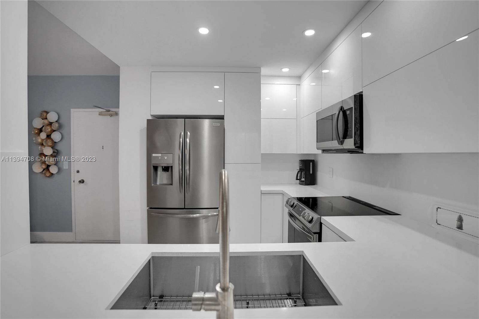 1985 S Ocean Dr Unit: 17J