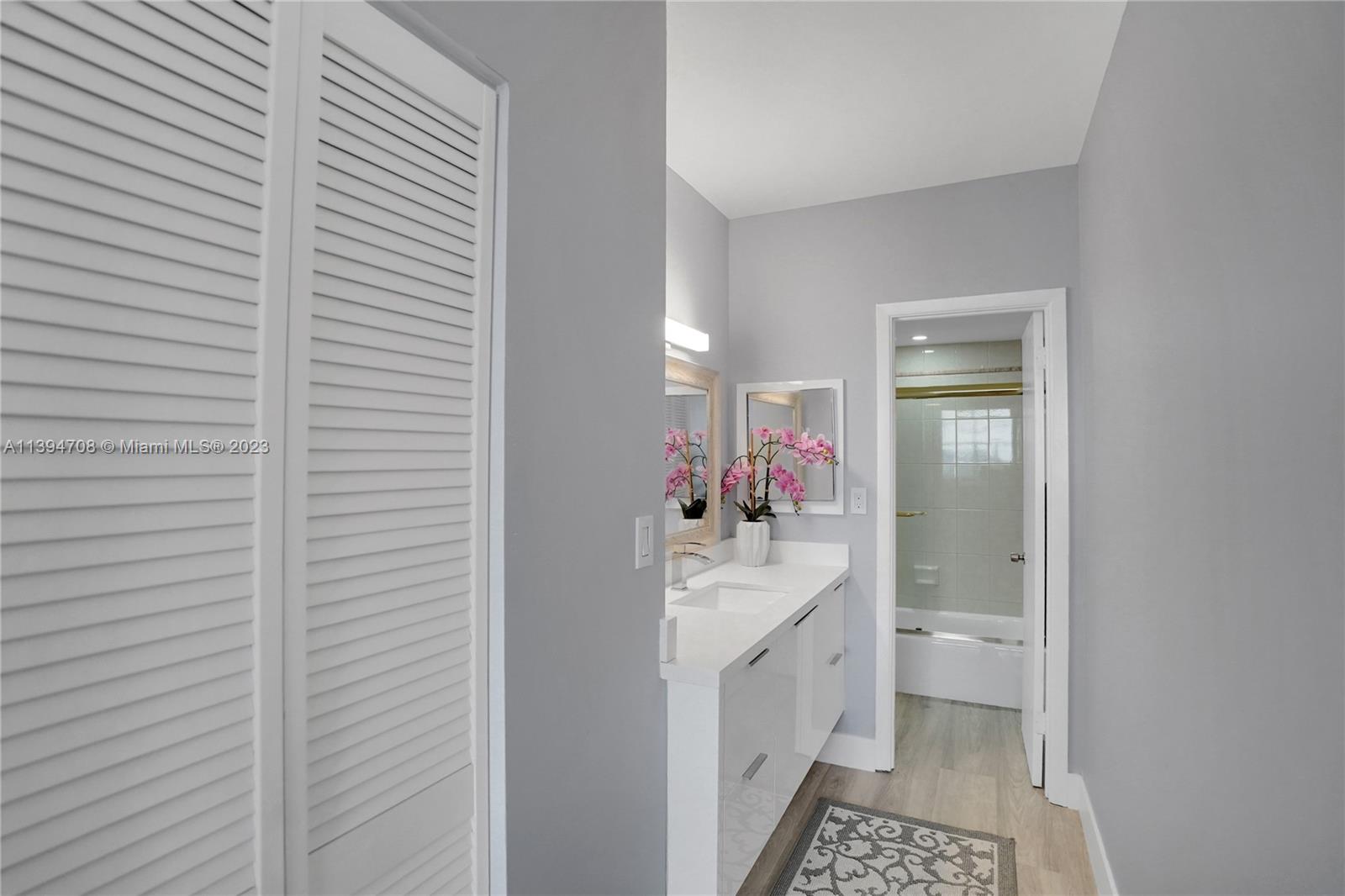 1985 S Ocean Dr Unit: 17J