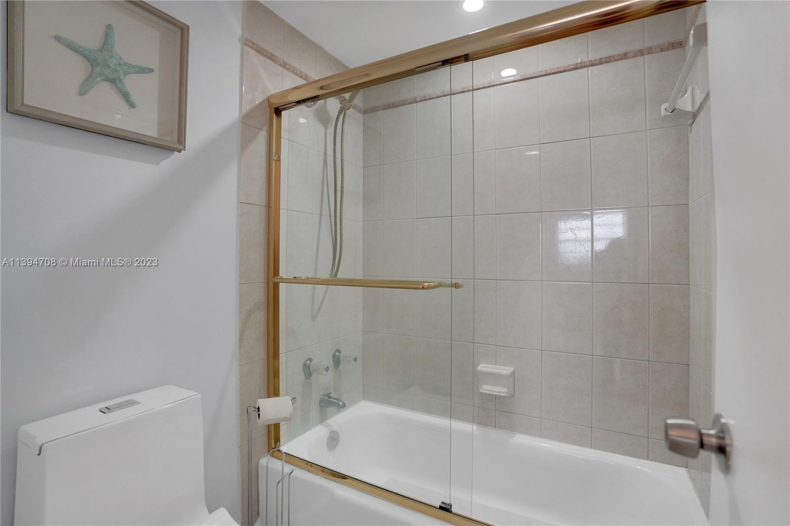 1985 S Ocean Dr Unit: 17J