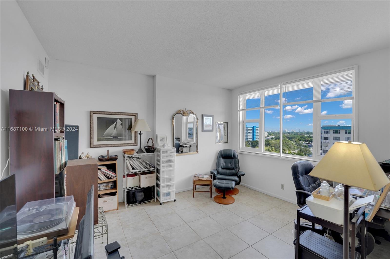4350 Hillcrest Dr # 1018