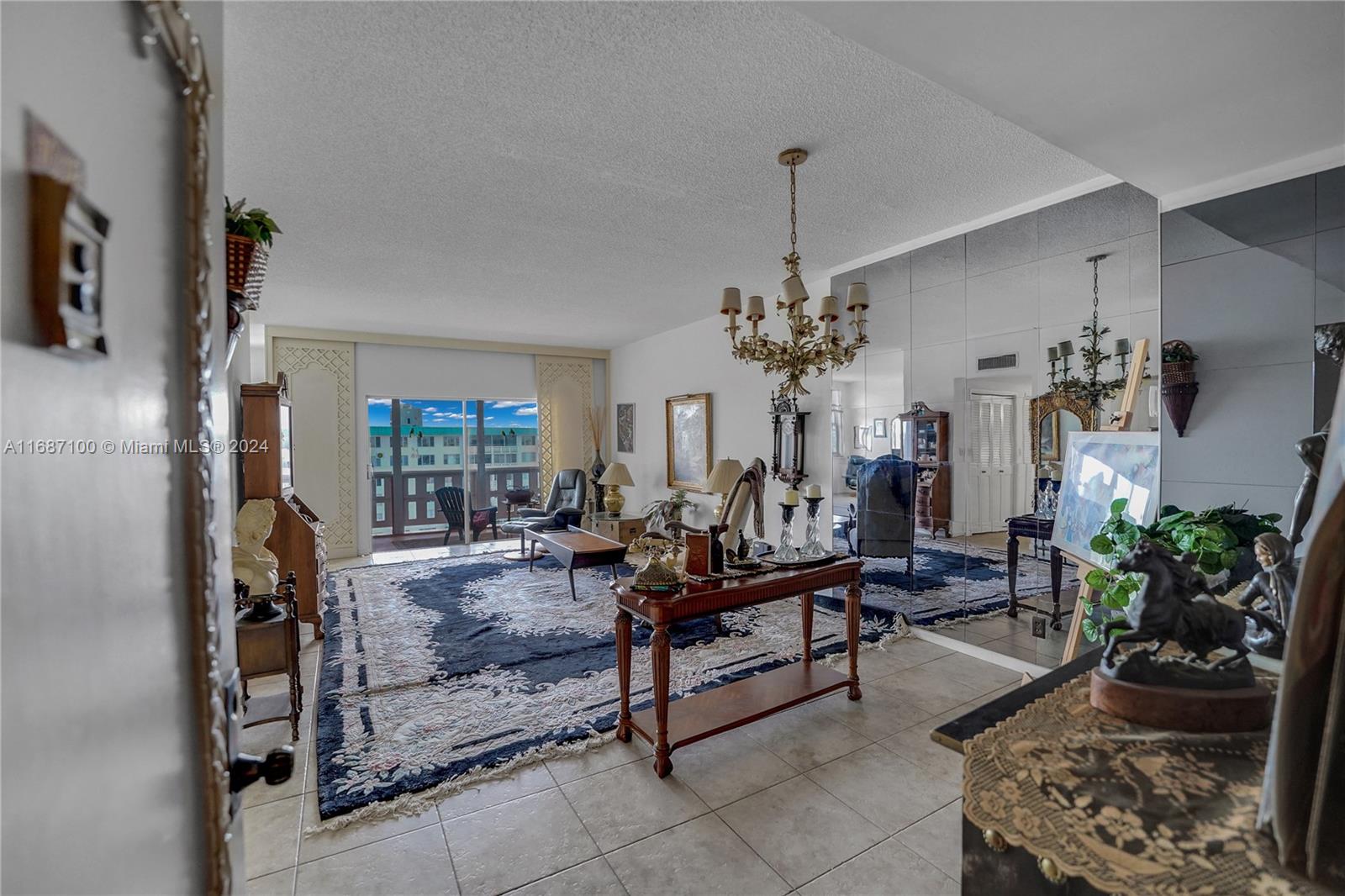 4350 Hillcrest Dr # 1018