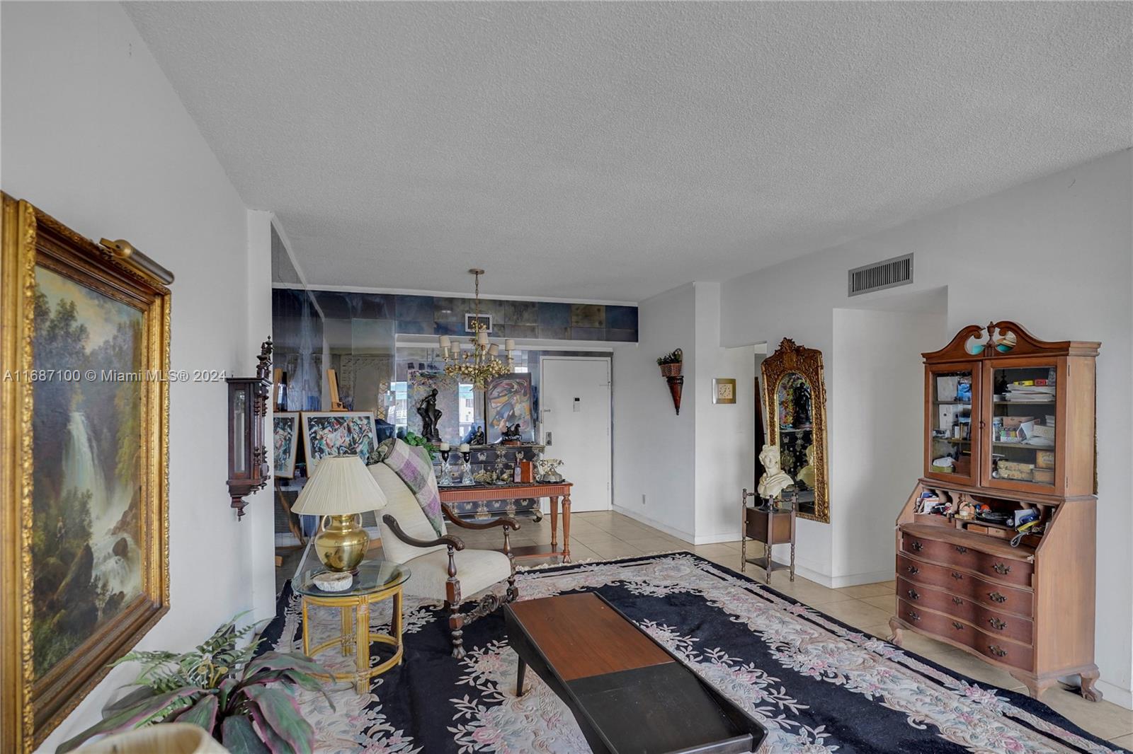 4350 Hillcrest Dr # 1018