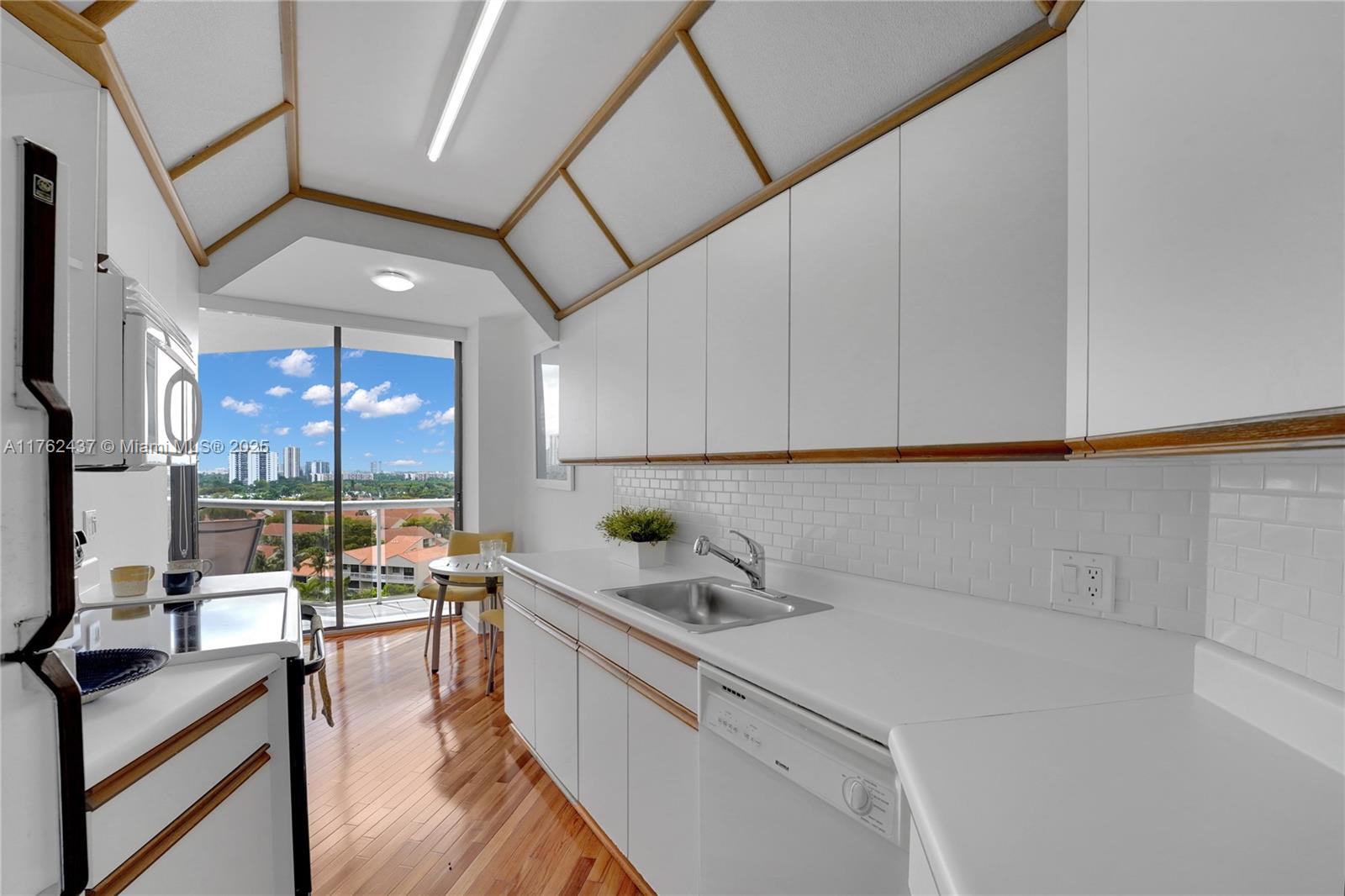 3610 Yacht Club Dr # 1014