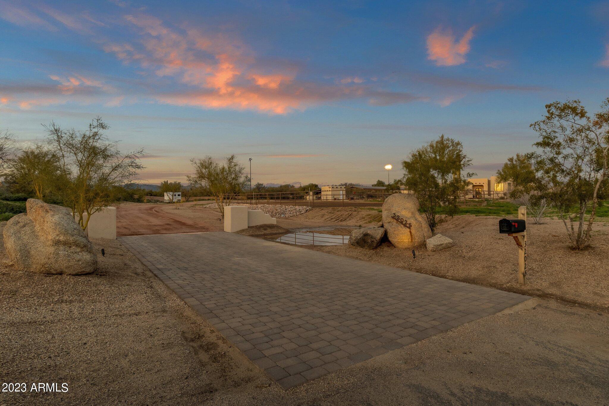 32025 N BLACK CROSS Road