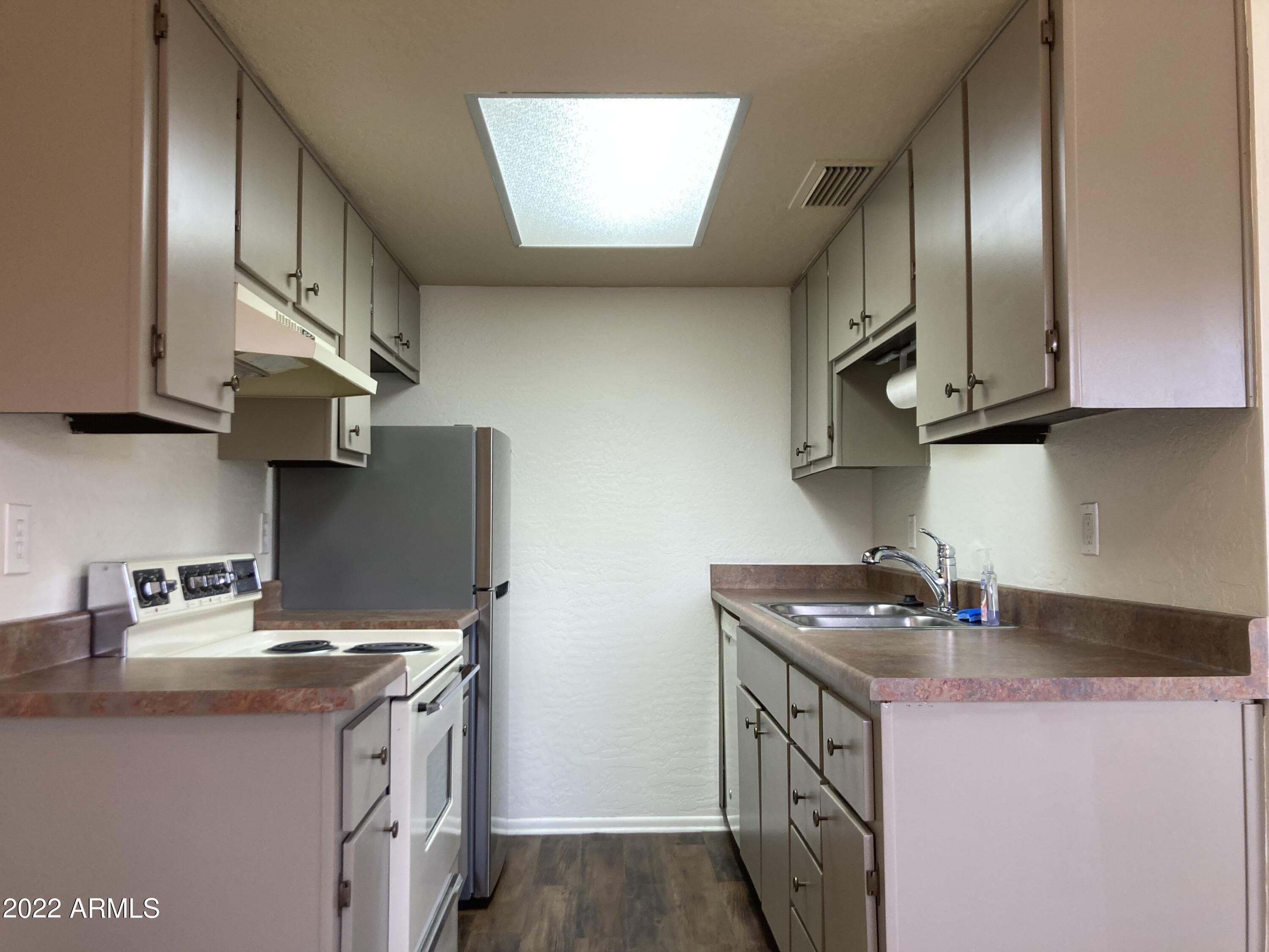 7502 E CAREFREE Drive Unit: 204