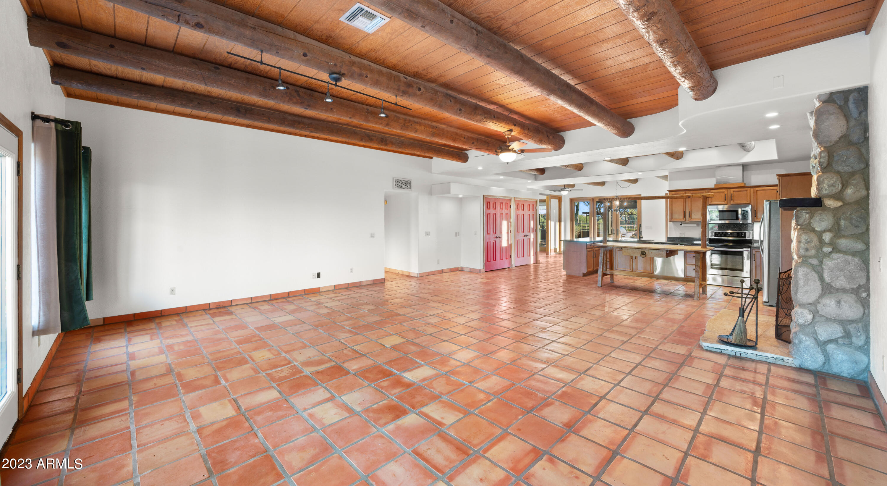 7113 E HIGHLAND Road