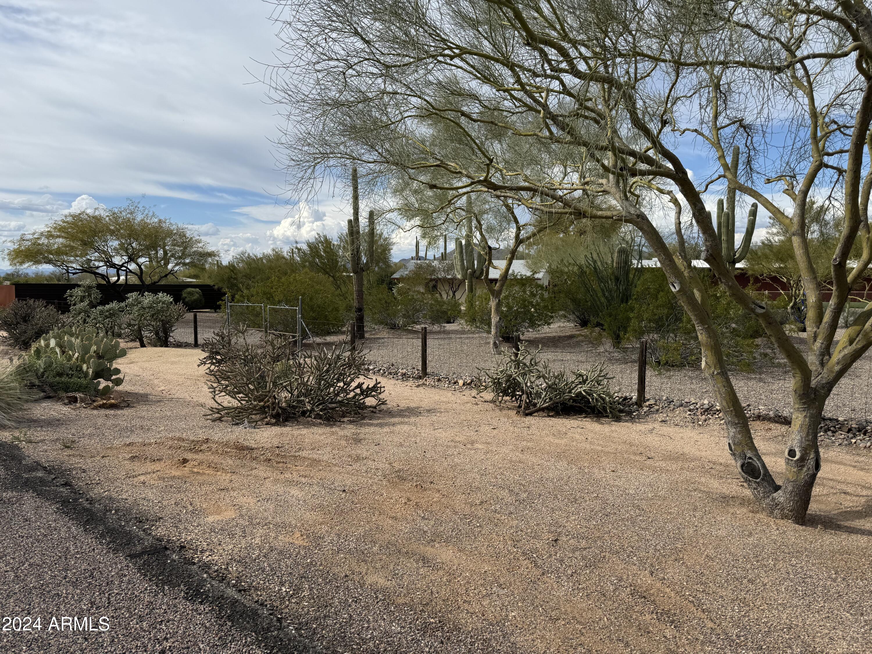 5103 E TANGLEWOOD Circle