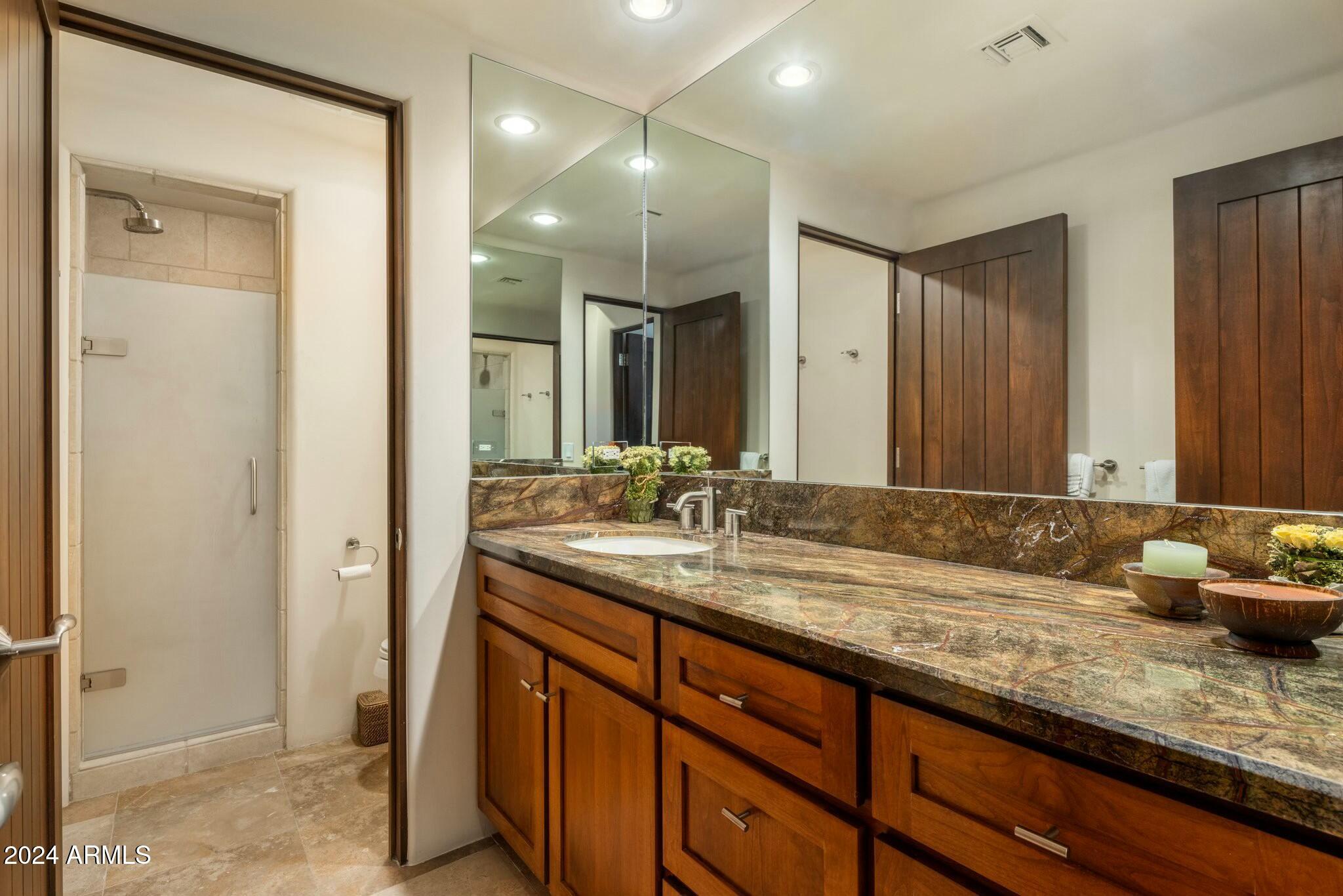 5622 E SUGARLOAF Trail