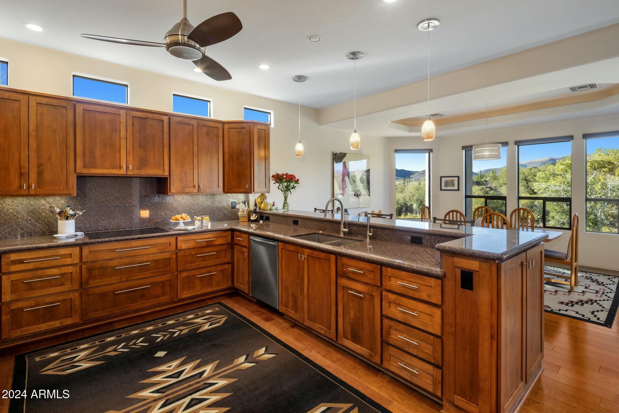 5622 E SUGARLOAF Trail