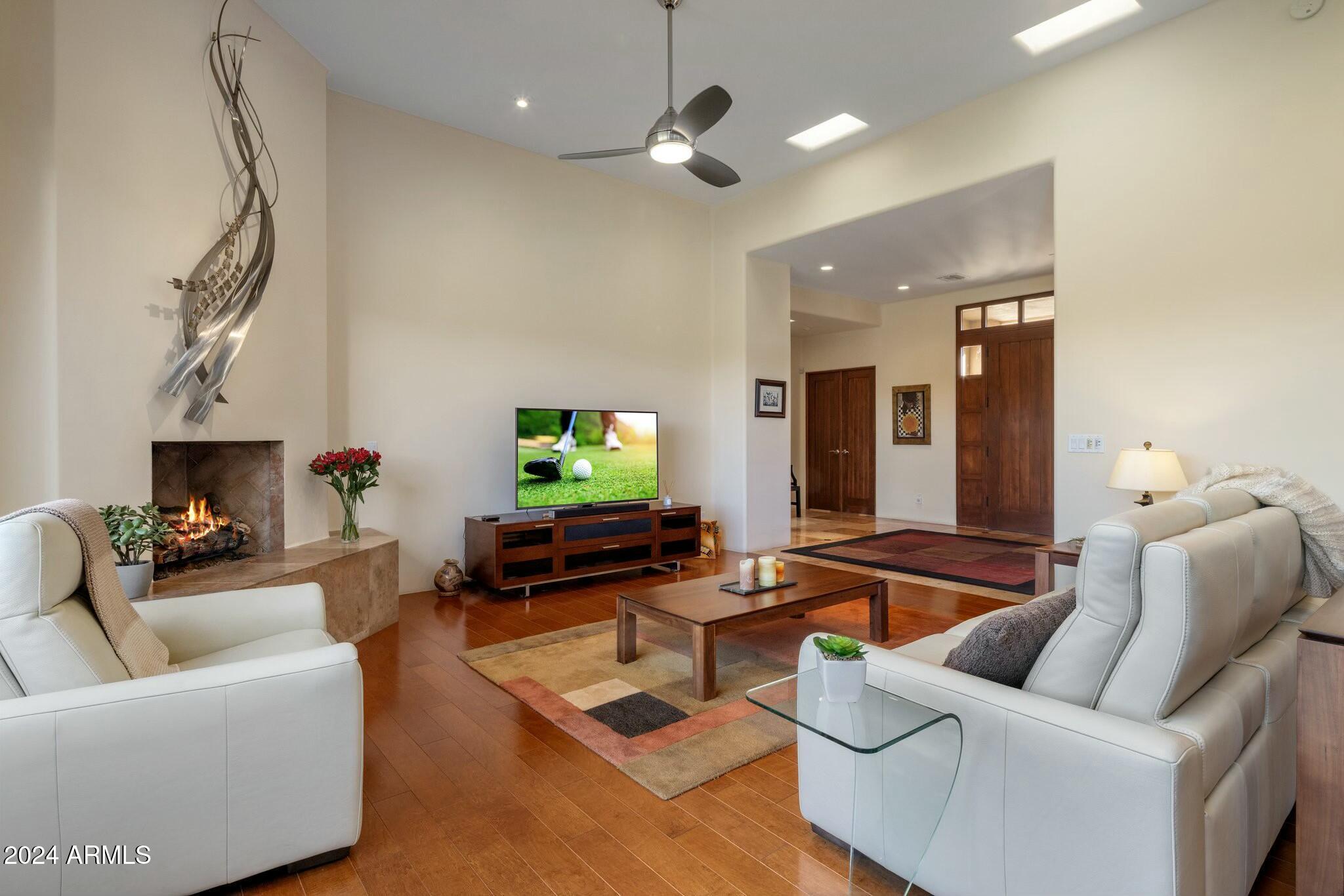 5622 E SUGARLOAF Trail