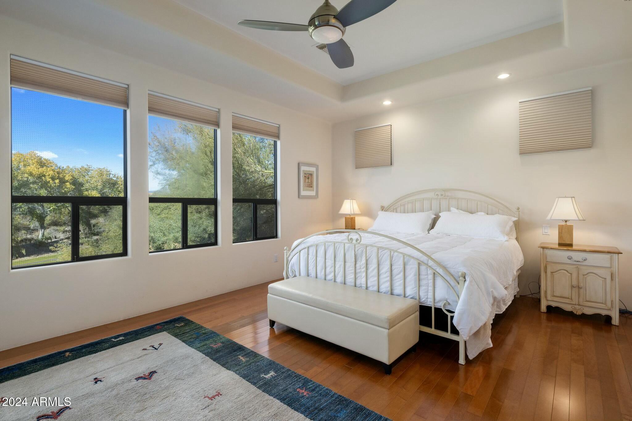 5622 E SUGARLOAF Trail