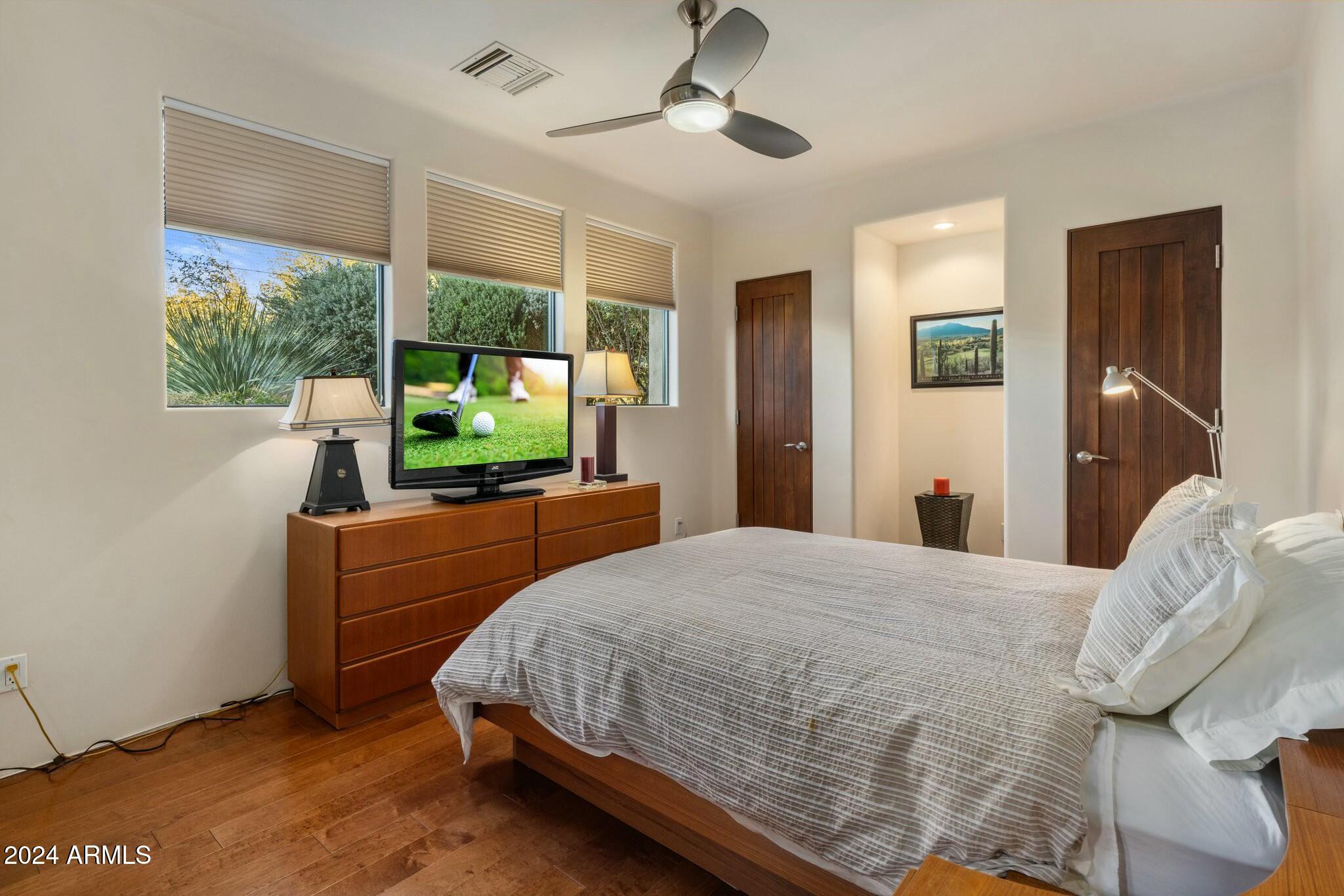5622 E SUGARLOAF Trail