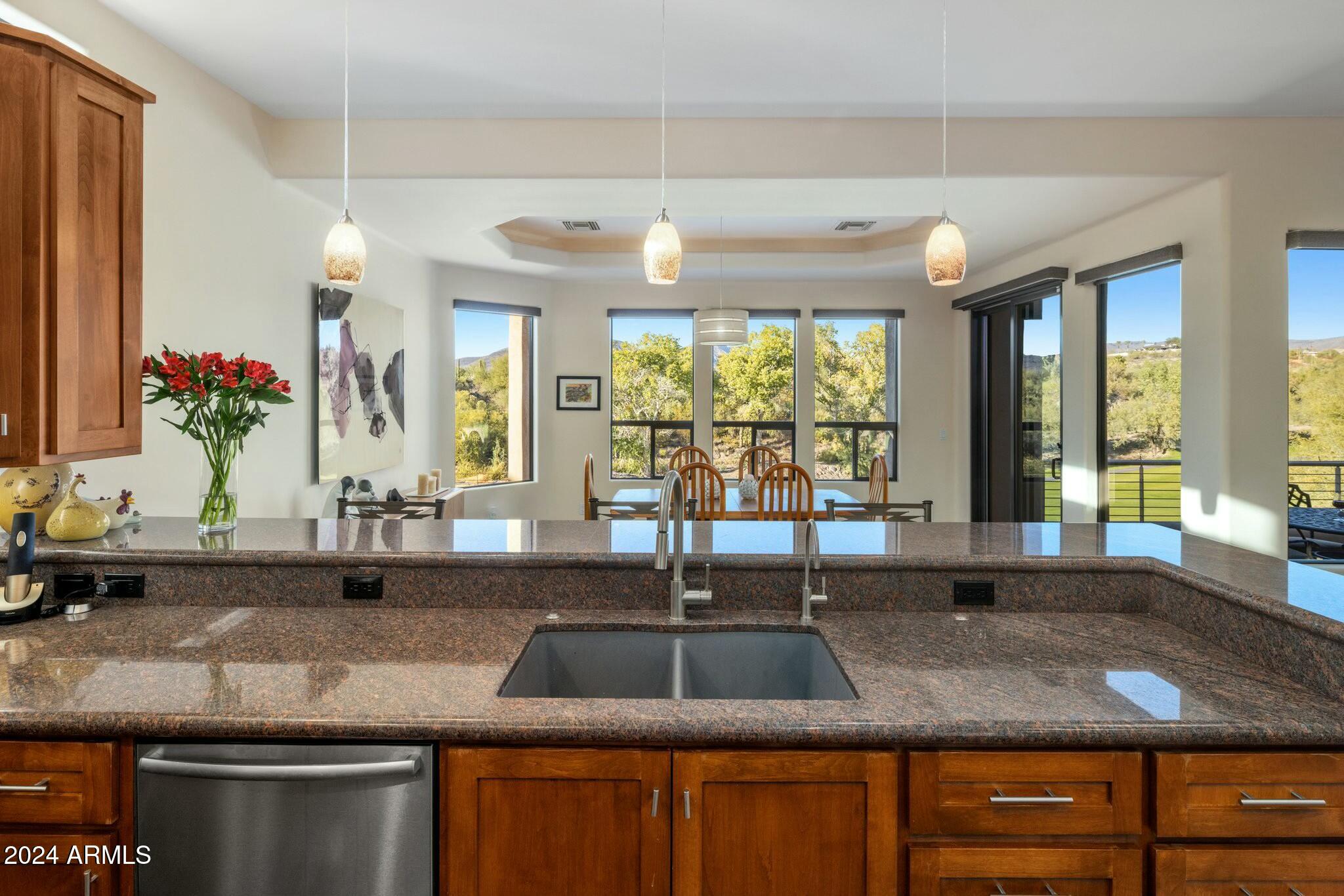 5622 E SUGARLOAF Trail