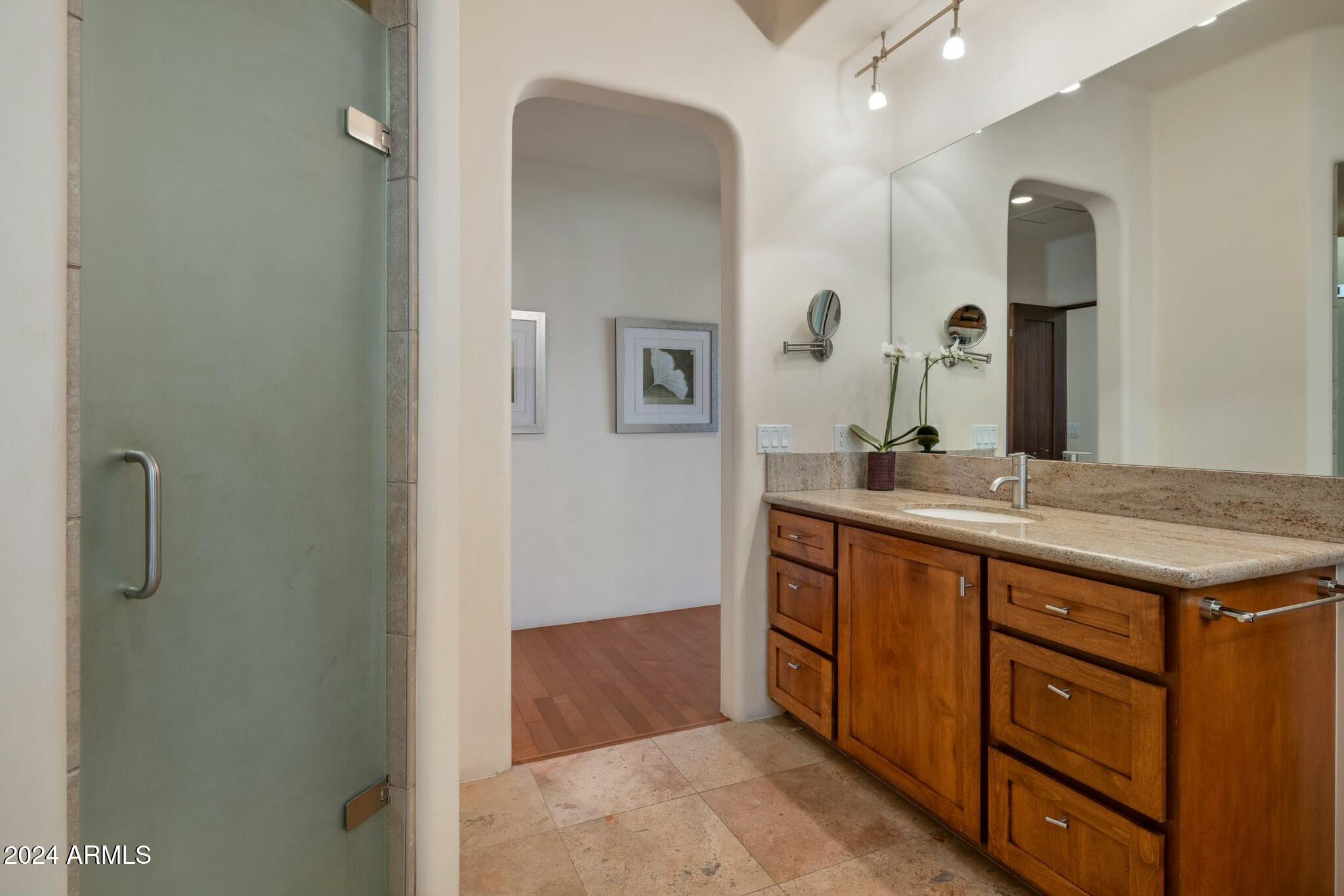 5622 E SUGARLOAF Trail