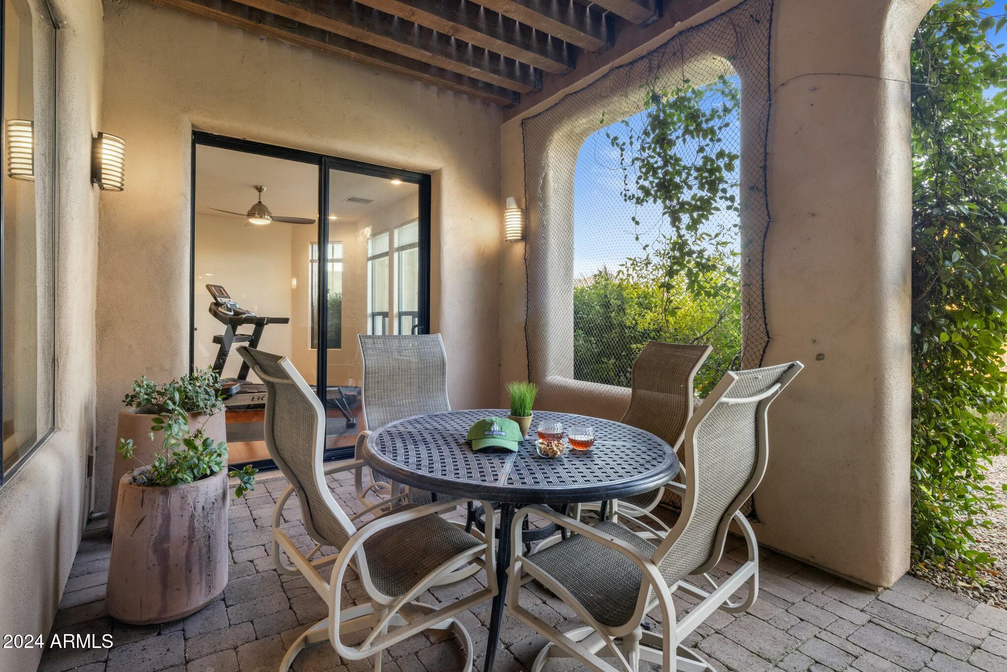 5622 E SUGARLOAF Trail