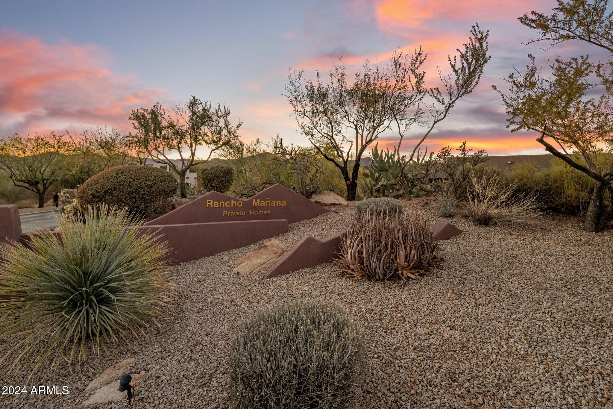 5622 E SUGARLOAF Trail
