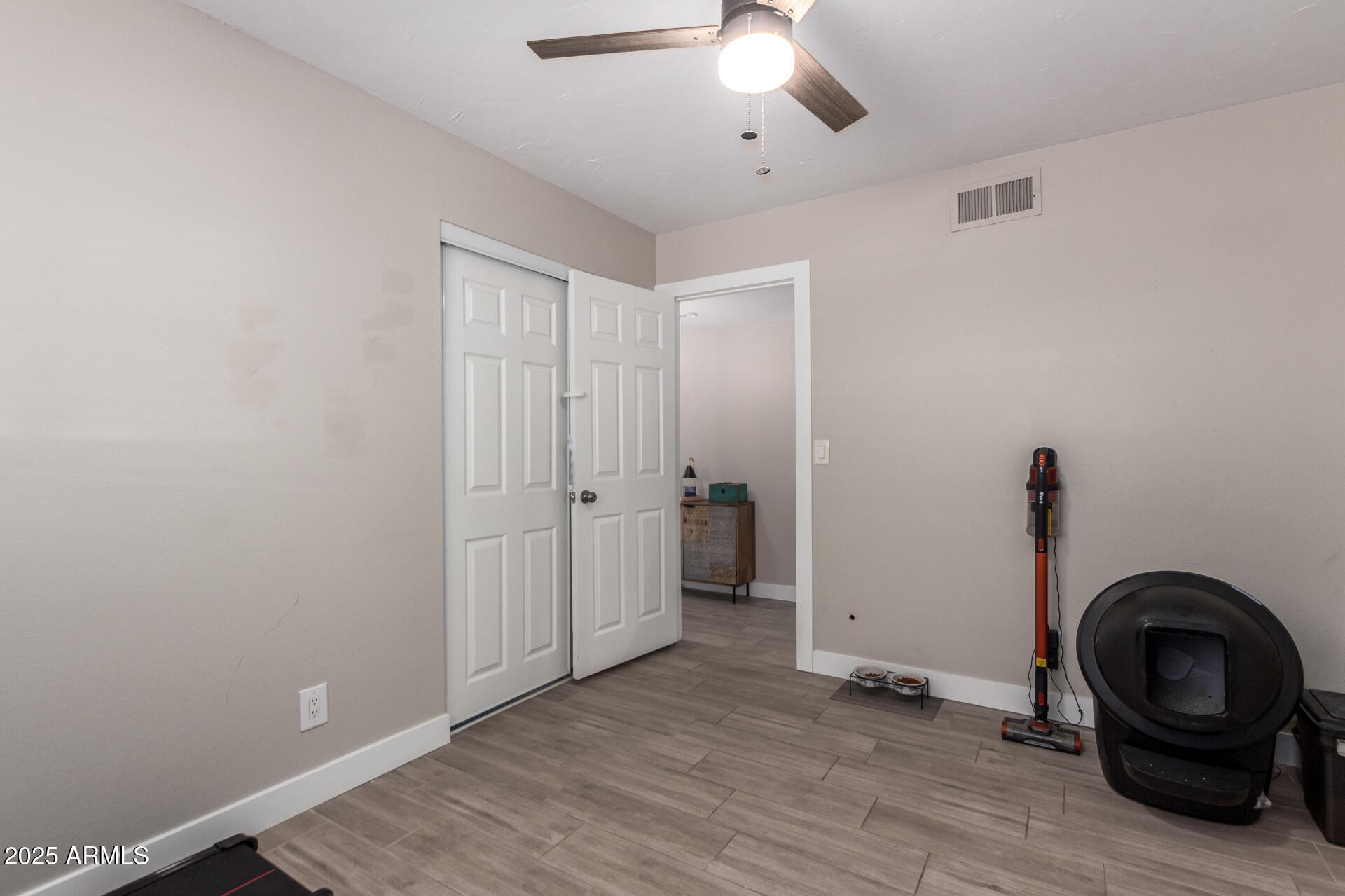 4611 S LA ROSA Drive
