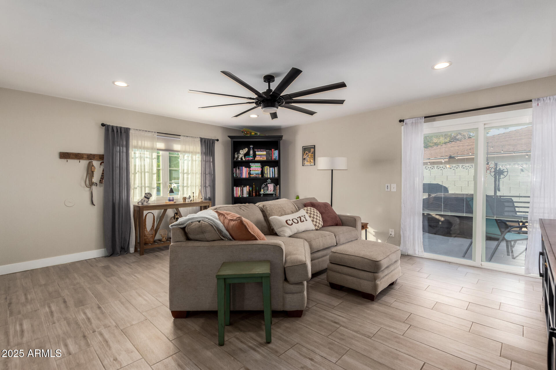 4611 S LA ROSA Drive