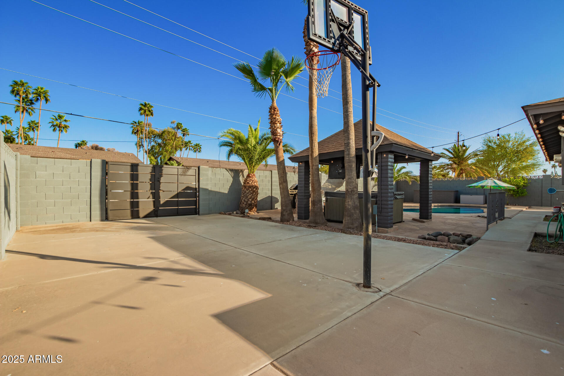 4611 S LA ROSA Drive