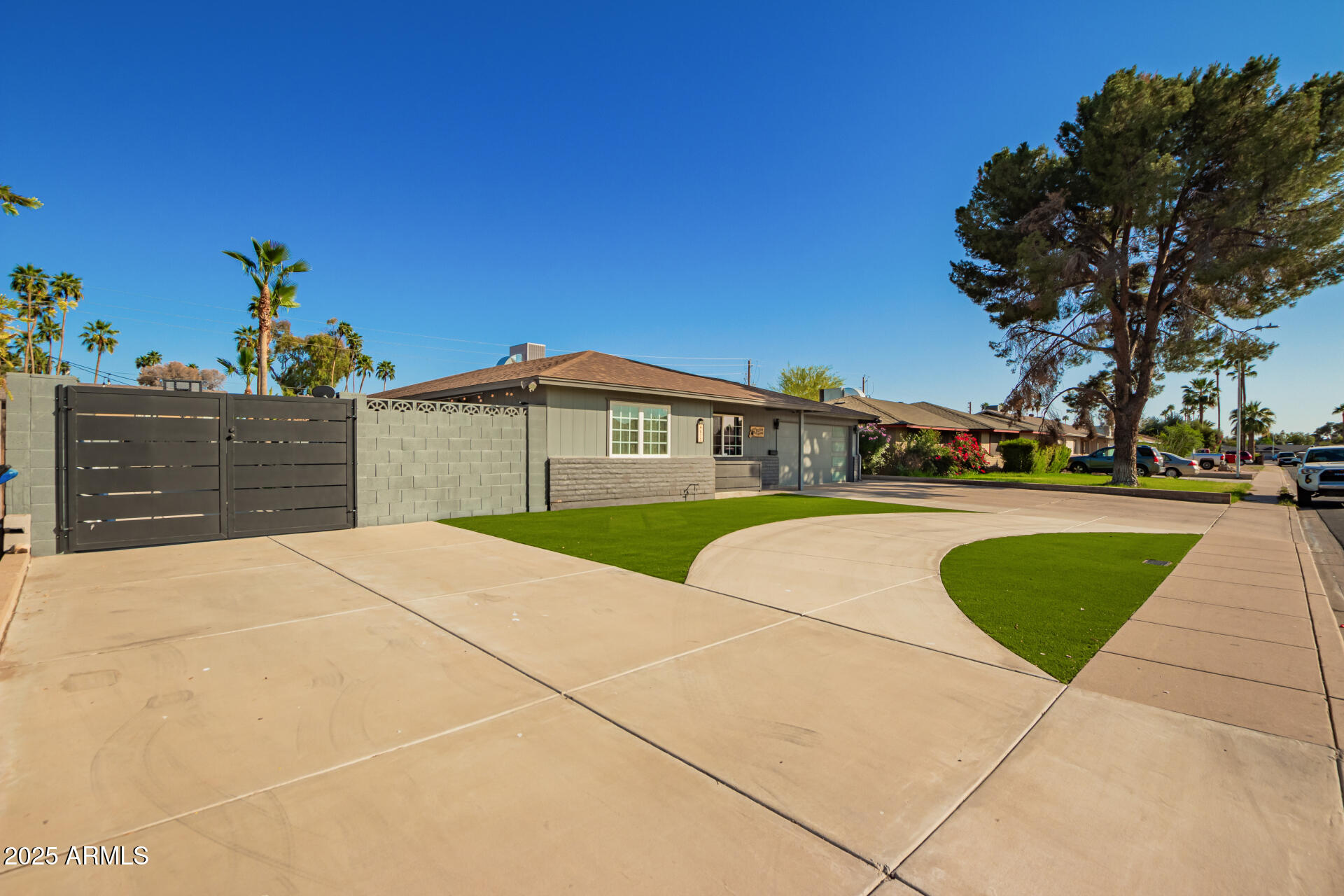 4611 S LA ROSA Drive