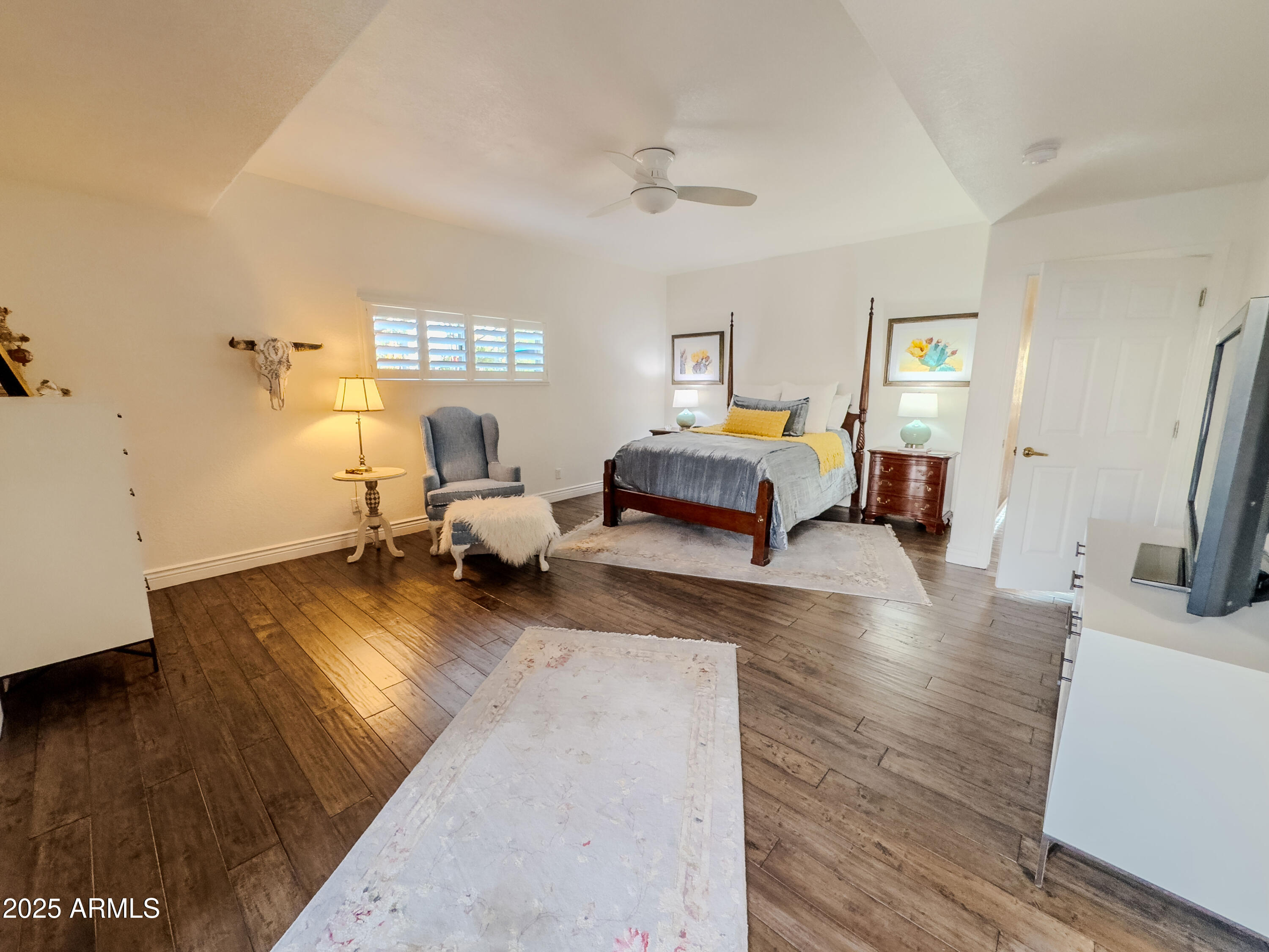 5667 E SUGARLOAF Trail
