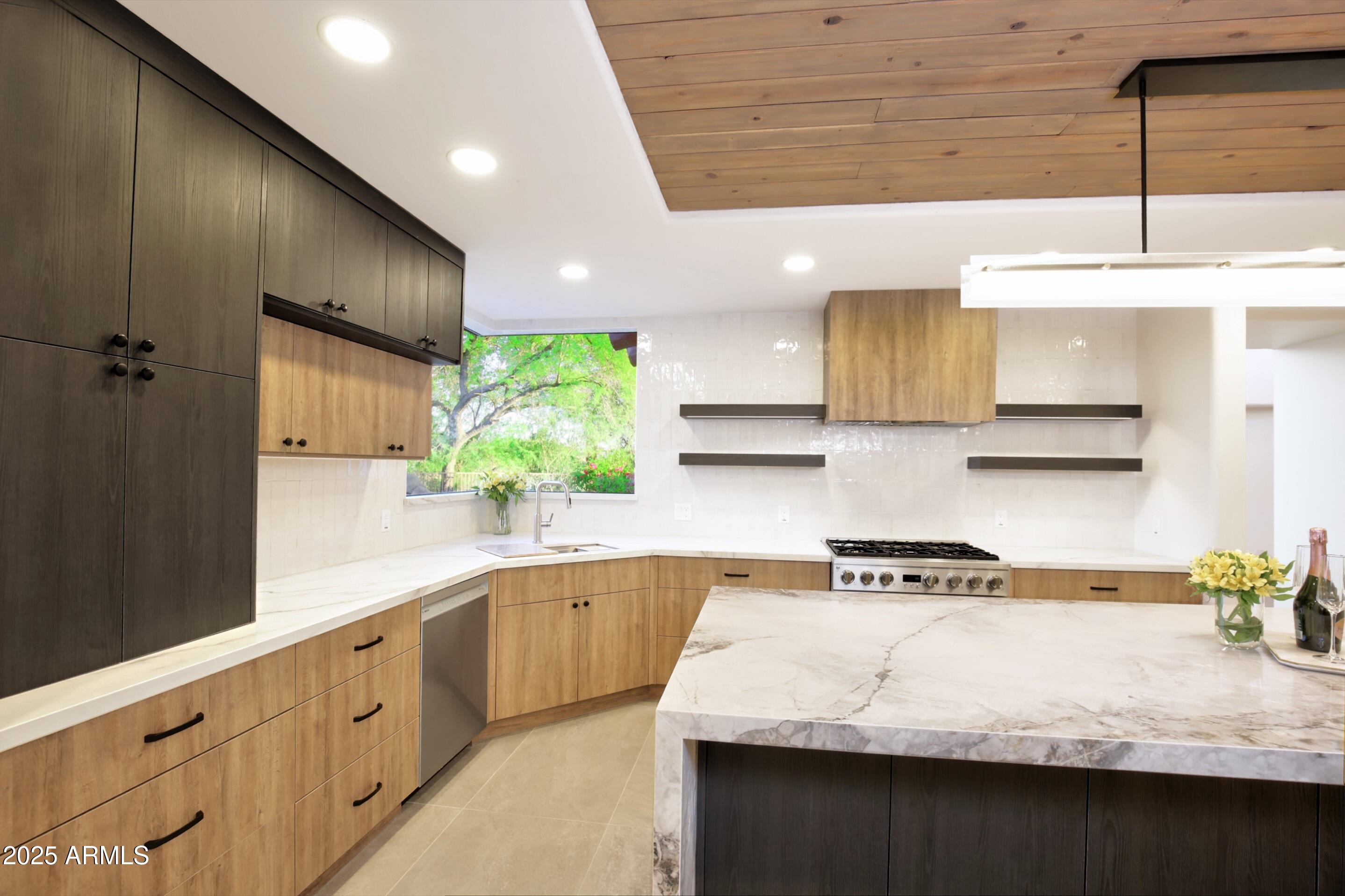 1637 N QUARTZ VALLEY Road