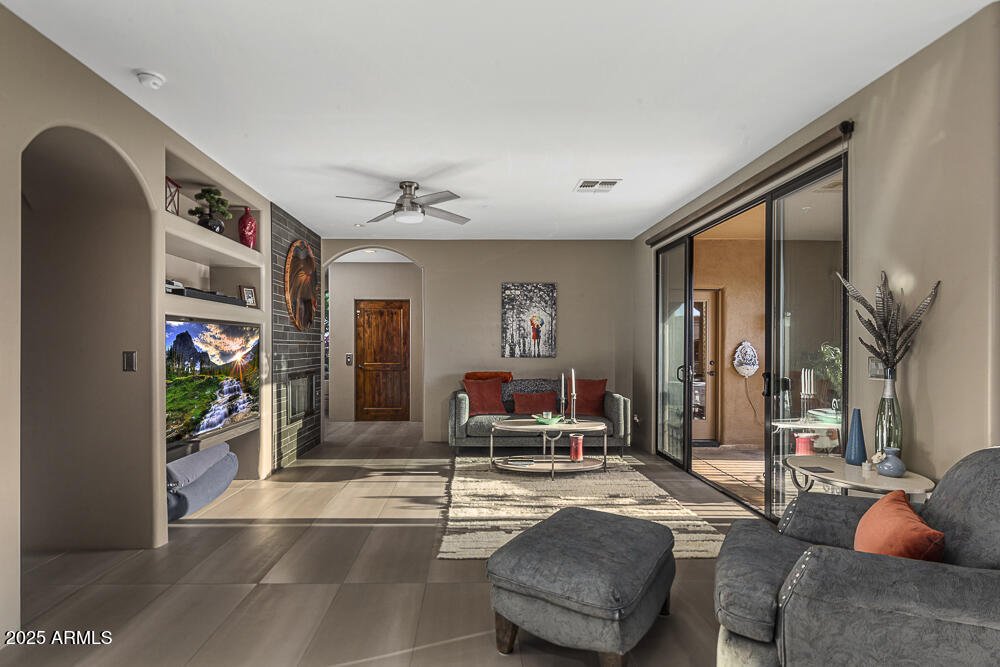 7199 E RIDGEVIEW Place, 221