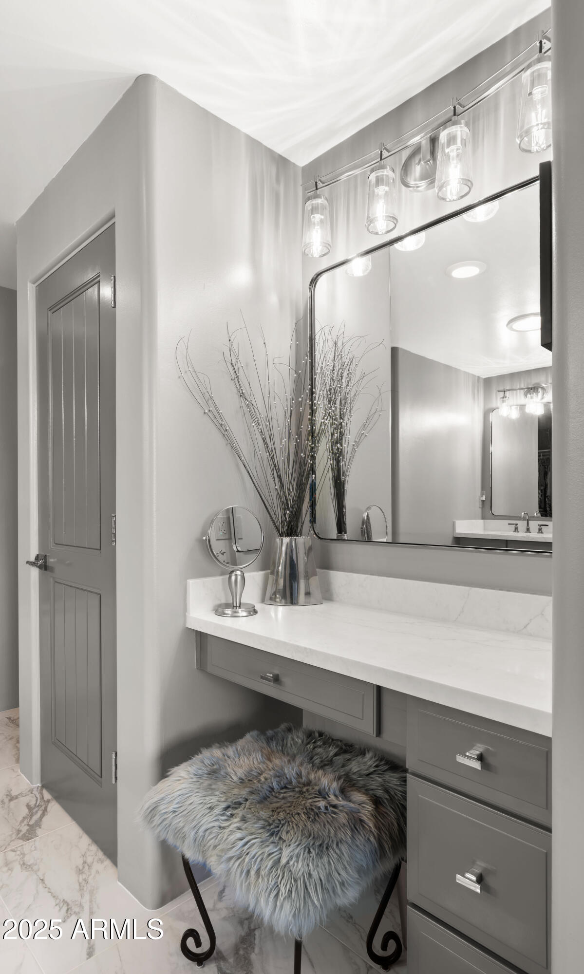 7199 E RIDGEVIEW Place, 221