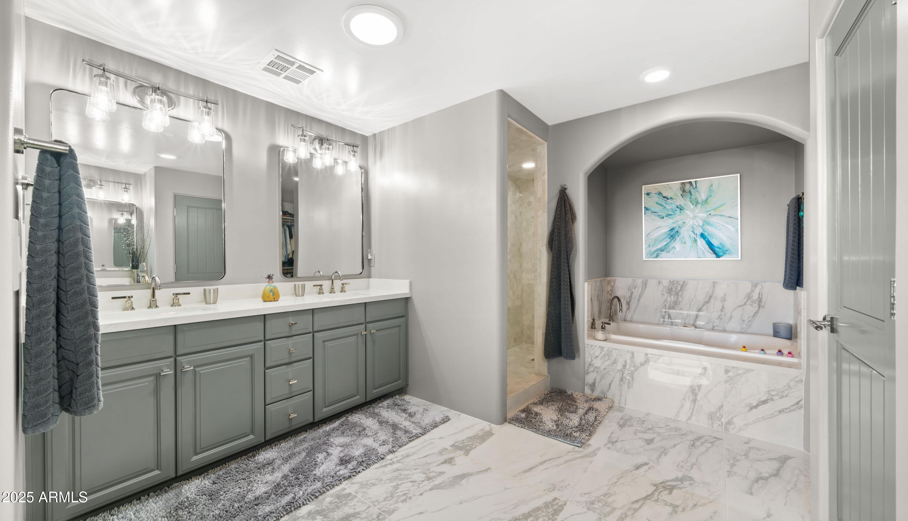 7199 E RIDGEVIEW Place, 221