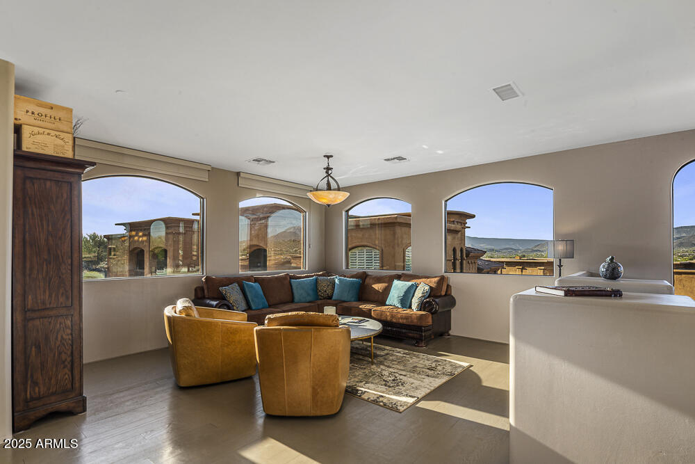 7199 E RIDGEVIEW Place, 221